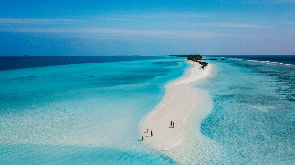 7 dhigurah island 2. sandbank side of dhigurah