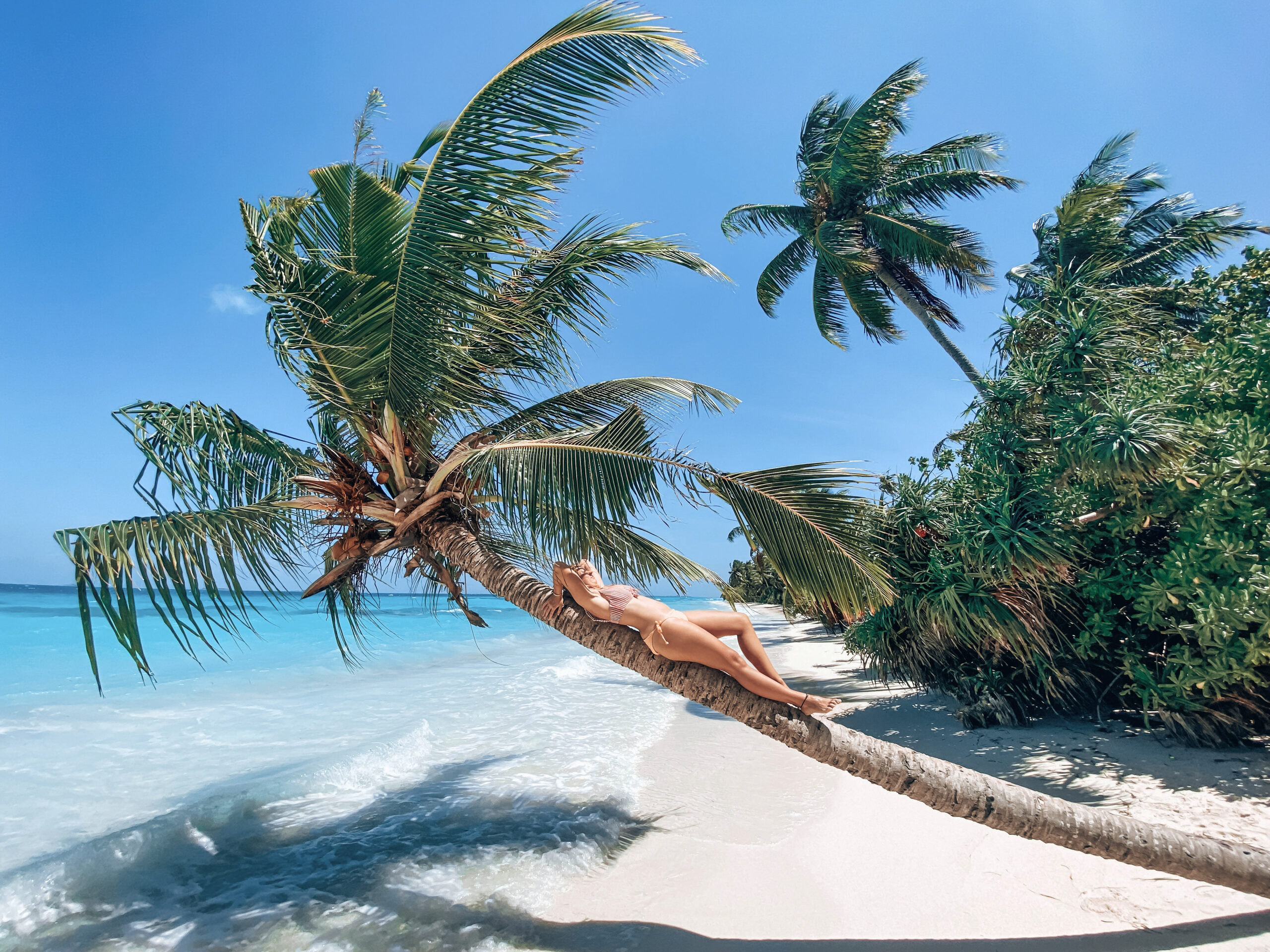 7 dhigurah island beach impression2